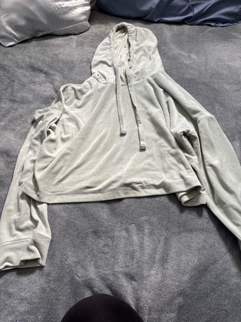 Versona Pale Gray Cropped Hooded Pullover